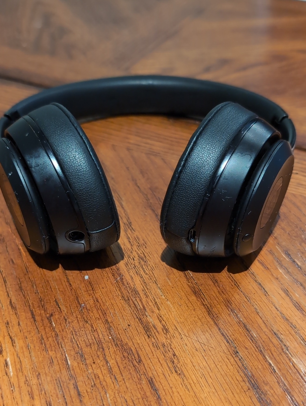 FAULTY!!! Beats Solo 3 Over-Ear Wireless Headphones in Black